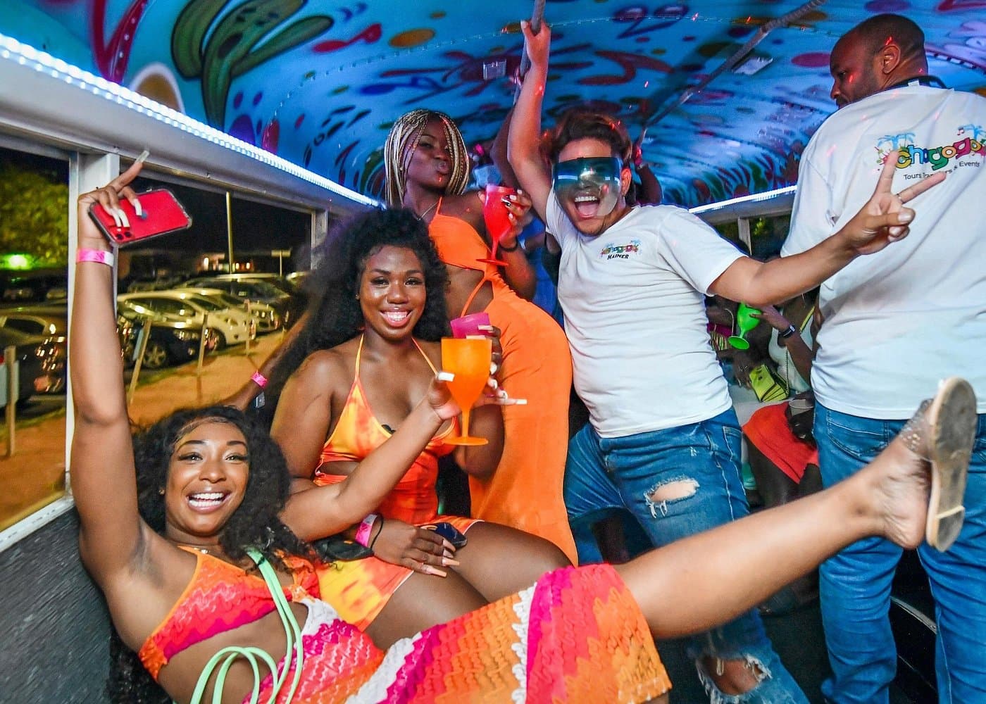 Chogogo Party Bus Aruba bar stop with cocktails.